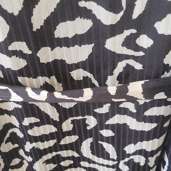 Stylish Black and White Patterned Dress - Picture 7 of 9